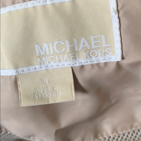 Tan rain coat - Picture 4 of 4